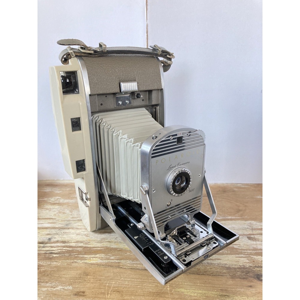 Vintage photography Polaroid 800 Land camera with accessories and case 70's